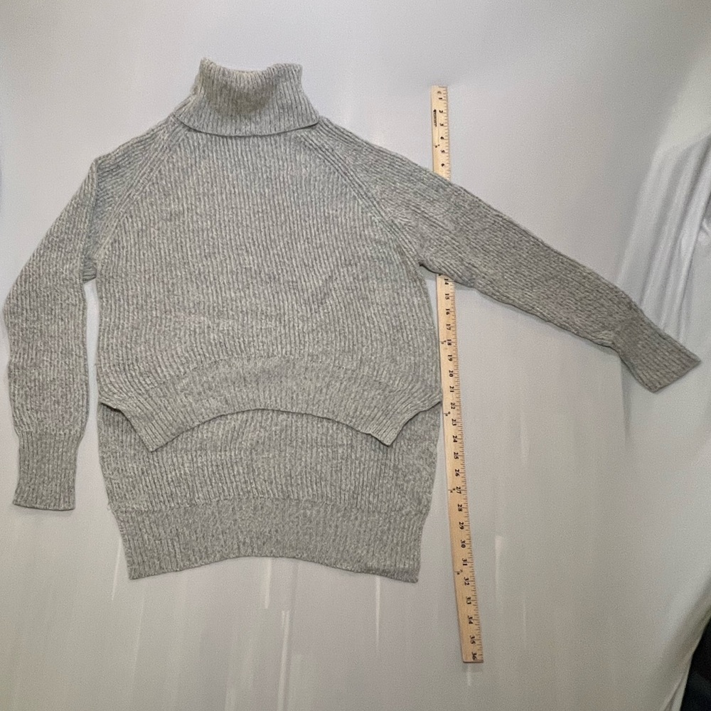 Wilfred Aritzia Gray Turtleneck Sweater